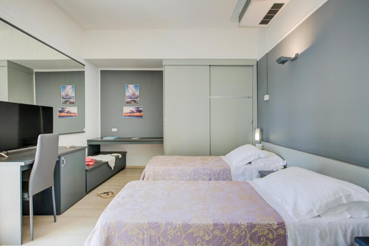 Hotel Ivano ริมินี ภายนอก รูปภาพ